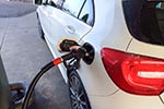 Auto beim Tanken