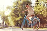 Frau auf Fahrrad