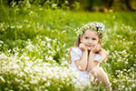 Kind in Wiese